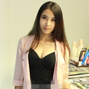 看我自體脂肪隆胸半年后的照片，果很好哦~