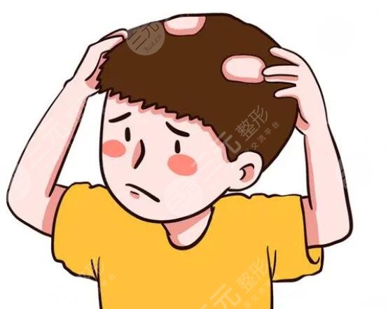 　　斑禿能治好嗎?斑禿這個情況是能夠很好的解決的，如果和愛美者情況不是特別嚴重的話，可以采用一些藥物來進行改良，如果情況比較嚴重，則可以進行手術(shù)，選擇一家正規(guī)的機構(gòu)面診，確定手術(shù)方案之后進行手術(shù)，能夠很好的解決斑禿這一方面的問題，特別是采用激光祛斑這個手術(shù)方法，一般來說是是能夠很好的給愛美者帶來改良的。  　　一、斑禿能治好嗎?  　　斑禿這個情況是可以治好的，主要的話，出現(xiàn)這樣的情況是采用藥物緩解的，但是如果病情比較輕的愛美者可以進行自行恢復(fù)，但是這樣子的話，病情容易反復(fù)，想要治根的話是比較難的。  　　出現(xiàn)斑禿的情況是斑塊脫落發(fā)生的病變，具體的原因的話，很可能和愛美者自身免疫或者是遺傳的情況出現(xiàn)，相關(guān)因素是比較多的，需要進行緩解的話，愛美者要在正規(guī)的機構(gòu)面診，確定之后才能夠順利的進行手術(shù)。  　　想要很好的緩解斑禿的話，可以采用局部涂抹米諾地爾藥物來進行，因為這個藥物能夠很好的緩解毛發(fā)癥狀，同時愛美者也可以服用一些維生素B的藥物。對于一些病情比較輕的愛美者來說，可以根據(jù)醫(yī)生的見解多吃一些藥物來進行緩解，在一段時間之后就可以很好的恢復(fù)了。  　　二、斑禿是怎么引起的?  　　1、氣血不足  　　氣血不足一般身體的抵抗力不是特別的好，所以說是比較容易有患上斑禿這一種疾病的，因為氣血不足影響頭皮的健康，容易導(dǎo)致頭發(fā)大量脫落，然后形成斑禿。  　　2、肝腎虧虛  　　肝腎虧虛時，容易引起這樣的情況發(fā)生，因為會導(dǎo)致氣血不足，頭發(fā)沒有辦法獲得分的營養(yǎng)，從而導(dǎo)致斑禿的情況出現(xiàn)，如果不能得到解決的話，斑禿會越來越嚴重，需要愛美者進行調(diào)理之后才能恢復(fù)。  　　3、自身免疫  　　如果愛美者的自身免疫利益相對來說比較低的話，會發(fā)生這樣的情況，因為自身免疫力低，會損害毛囊的健康，導(dǎo)致頭發(fā)生長減慢，斑禿的幾率會大一些。  　　4、過敏因素  　　如果愛美者的頭皮發(fā)生了過敏反應(yīng)的話，會容易引起頭皮瘙癢等等，這些癥狀就是容易導(dǎo)致斑禿的現(xiàn)象。如果愛美者有過敏的情況出現(xiàn)的話，一定要及時去處理，才能夠預(yù)防斑禿的情況出現(xiàn)。  　　三、斑禿可以自愈嗎?  　　絕大多數(shù)斑禿是可以自愈的，因為斑禿的話是一種自限性的皮膚病，的話相對來說是比較簡單的，但是的話是要根據(jù)每一位愛美者的不同情況來進行決定的，如果是由于疾病引起的斑禿是無法自愈的，需要進行手術(shù)來解決這個情況。  　　斑禿是一種突發(fā)性的癥狀，這種癥狀的表現(xiàn)就是頭發(fā)有部分脫落的情況，情況大小不一，數(shù)目不等。