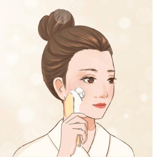 　　美容儀管用嗎?美容儀是一種在醫(yī)美領(lǐng)域中常見的美容設(shè)備，其采用微電流、射頻、激光等技術(shù)，可針對(duì)不同肌膚問題進(jìn)行緩解，包括改良皮膚松弛、淡化皺紋、淡化色斑、提亮膚色等。隨著醫(yī)美技術(shù)的不斷發(fā)展，美容儀的種類也越來越多，價(jià)格也越來越親民，越來越多的人開始選擇在家使用美容儀來進(jìn)行皮膚護(hù)理。美容儀的功效因設(shè)備類型、技術(shù)原理等因素而異。下面，我們來看看不同類型的美容儀，以及它們?cè)卺t(yī)美領(lǐng)域中的應(yīng)用和效果。  　　一、美容儀分類及效果  　　1、射頻美容儀  　　射頻美容儀是一種利用高頻電流產(chǎn)生的熱能來刺激膠原蛋白再生，從而達(dá)到緊致肌膚的效果。射頻美容儀主要用于改良皮膚松弛、淡化細(xì)紋、改良面部輪廓等方面。經(jīng)過長期的緩解，能夠取得較好的效果。  　　2、微電流美容儀  　　微電流美容儀利用微弱電流刺激肌膚細(xì)胞活力，促進(jìn)肌膚代謝，增強(qiáng)肌膚彈性，達(dá)到緊致皮膚、淡化皺紋的效果。由于微電流美容儀刺激力度微弱，緩解需要長時(shí)間持續(xù)進(jìn)行。  　　3、激光美容儀  　　激光美容儀利用激光能量刺激膠原蛋白再生，達(dá)到提亮膚色、淡化色斑、淡化皺紋等效果。不過，激光美容儀需要嚴(yán)格控制能量強(qiáng)度和緩解時(shí)間，過度緩解可能會(huì)造成皮膚損傷。  　　二、美容儀注意事項(xiàng)  　　1、皮膚清潔  　　使用美容儀前需要將皮膚清潔干凈，以免污垢和油脂影響美容儀的效果和安全性。  　　2、使用前進(jìn)行測試  　　使用美容儀前，建議進(jìn)行皮膚測試。將美容儀的探頭輕輕貼在手臂上，逐漸調(diào)節(jié)強(qiáng)度，測試感受舒適度和刺激力度。  　　3、正確的使用方法  　　美容儀使用時(shí)需要按照說明書上的步驟進(jìn)行，不要超時(shí)或者過度用力，避免對(duì)皮膚造成損傷。  　　4、使用后保養(yǎng)  　　緩解后，需要進(jìn)行皮膚保養(yǎng)，如敷面膜、涂護(hù)膚品等，保持皮膚水潤和養(yǎng)護(hù)。  　　三、美容儀適用人群  　　1、年齡在25歲以上的人群，由于年齡的增長，皮膚自我修復(fù)的能力逐漸下降，需要額外的保養(yǎng)來維持皮膚的健康和美觀。  　　2、膚質(zhì)干燥、敏感、暗沉、有皺紋等肌膚問題的人群，這些人群皮膚需要更加細(xì)致的護(hù)理，美容儀能夠提供針對(duì)性的緩解，促進(jìn)肌膚代謝，增強(qiáng)皮膚免疫力。  　　3、希望在家中進(jìn)行簡單護(hù)理的人群，對(duì)于一些忙于工作或照顧家庭的人來說，到美容院進(jìn)行專業(yè)護(hù)理可能不太方便，使用美容儀能夠在家中自行完成。  　　4、在醫(yī)美機(jī)構(gòu)進(jìn)行緩解后需要進(jìn)行后續(xù)護(hù)理的人群，一些醫(yī)美機(jī)構(gòu)的醫(yī)生或護(hù)士會(huì)建議患者在緩解后使用美容儀進(jìn)行維護(hù)和加速恢復(fù)。  　　綜合來看，美容儀的效果因設(shè)備類型、技術(shù)原理、緩解時(shí)間等因素而異，需要根據(jù)個(gè)人膚質(zhì)和肌膚問題選擇適合的美容儀進(jìn)行緩解。此外，為了緩解效果和安全性，使用美容儀需要遵循說明書上的操作指導(dǎo)，不可盲目使用或過度緩解。