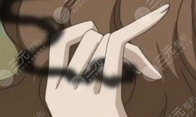 小指彎曲