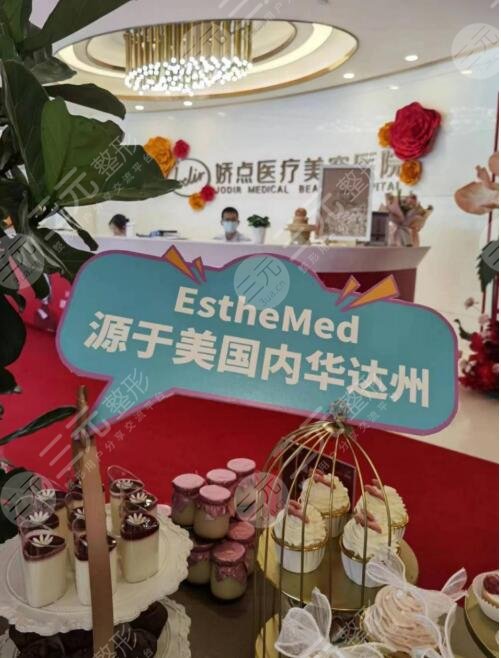 產(chǎn)后適合的乳房假體有哪些？試試艾斯美乳房假體！